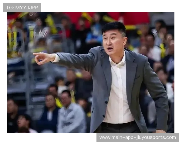 杜锋钦点锋线强援加盟，广东再掀冲击总决赛热潮，杜锋冲进场内