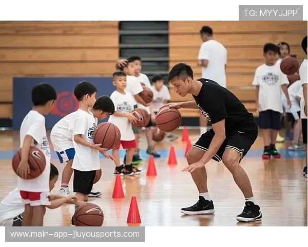 青少年篮球与足球联合训练,推动多项目融合发展,青少年篮球队训练视频