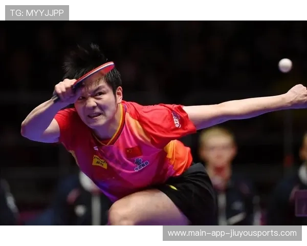 樊振东主动让座,展现冠军的风采与担当,樊振东现场指导 樊振东主动让座,展现冠军的风采与担当,樊振东现场指导