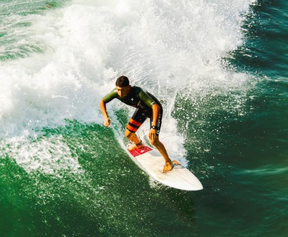 九游-哈兰德再创欧冠历史新纪录，曼城豪取三连胜，哈兰德代表两支球队参加欧冠